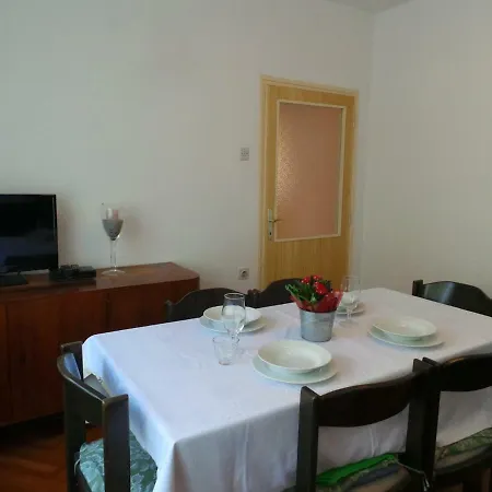 Larisa Apartment