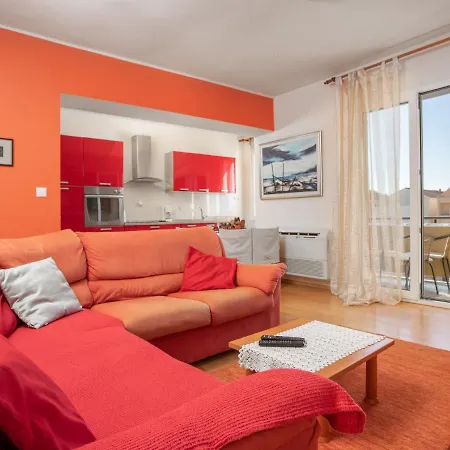 Apartment Larisa *