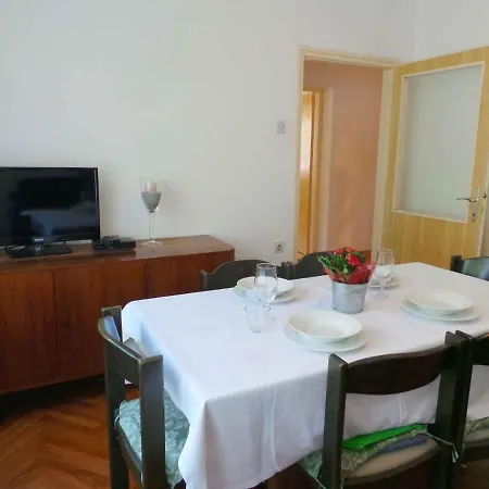 Appartement Larisa *
